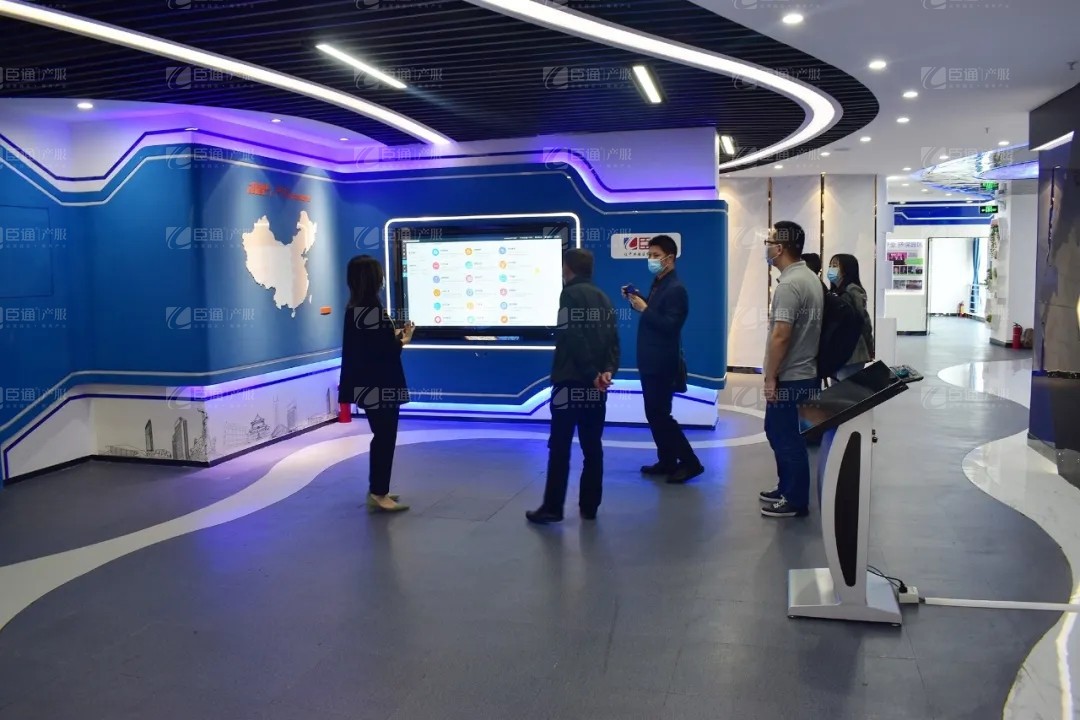 宏光實業(yè)集團領(lǐng)導(dǎo)到訪臣通 宏光實業(yè)集團領(lǐng)導(dǎo)到訪臣通