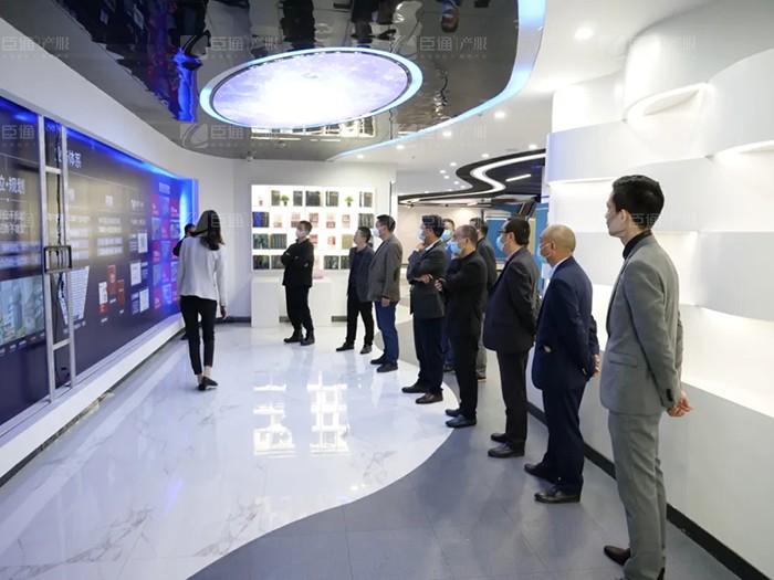 成都天府新區(qū)新能源新材料產(chǎn)業(yè)功能區(qū)管委會及浩旺集團(tuán)領(lǐng)導(dǎo)到訪臣通 成都天府新區(qū)新能源新材料產(chǎn)業(yè)功能區(qū)管委會及浩旺集團(tuán)領(lǐng)導(dǎo)到訪臣通